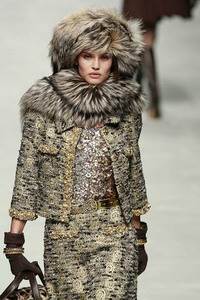 Anna Molinari – Silver fox scarf and hat