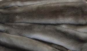 Норка лаванда. Это очень редкая норка, обладающая песочного цвета подпушью и остью с голубоватым оттенком.